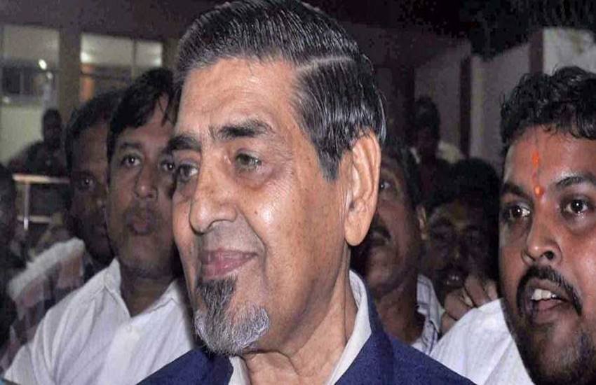 शिरोमणि अकाली दल के विधायक मनजिन्दर सिंह सिरसा ने बुधवार को हुए एक कार्यक्रम के दौरान 1984 सिख विरोधी दंगे के आरोपी जगदीश टाइटलर को पहली पंक्ति में बैठाने को लेकर कांग्रेस पर निशाना साधा।