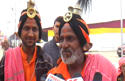 Prayagraj kumbh 2019: हरियाणा से जंगम बाबाओं का दल पहुंचा कुंभ, अनूठी गायन शैली और पहनावा बना चर्चा का विषय