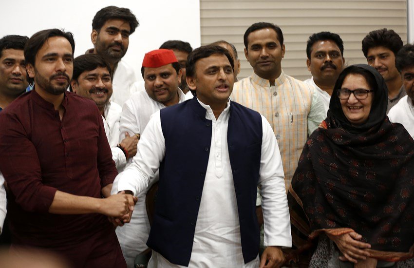 सपा अध्यक्ष अखिलेश यादव के साथ रालोद के उपाध्यक्ष जयंत चौधरी (एक्सप्रेस फाइल फोटो)