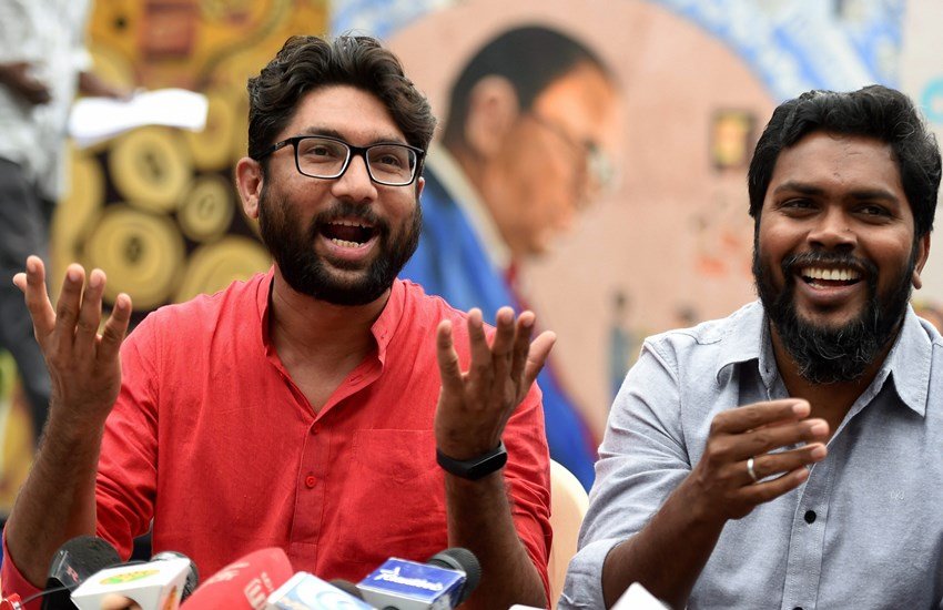 मेवानी ने कहा है कि संविधान संशोधन करवा कर आरएसएस आने वाले समय में एससी, एसटी और ओबीसी को मिल रहे जातिगत आरक्षण को खत्म कराना चाहती है। (फोटो-PTI) मेवानी ने कहा है कि संविधान संशोधन करवा कर आरएसएस आने वाले समय में एससी, एसटी और ओबीसी को मिल रहे जातिगत आरक्षण को खत्म कराना चाहती है। (फोटो-PTI)