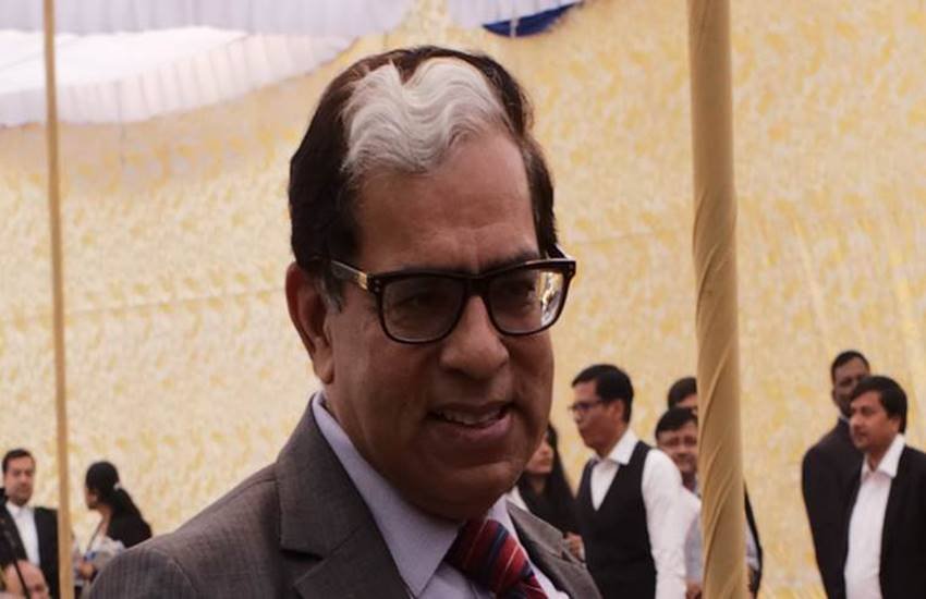 न्यायमूर्ति सीकरी ने कहा, ‘‘मैं नहीं चाहता कि यह विवाद और खिंचे। मैं चाहता हूं कि यह समाप्त हो।’’ उन्होंने इस मामले में और कोई टिप्पणी नहीं की।

