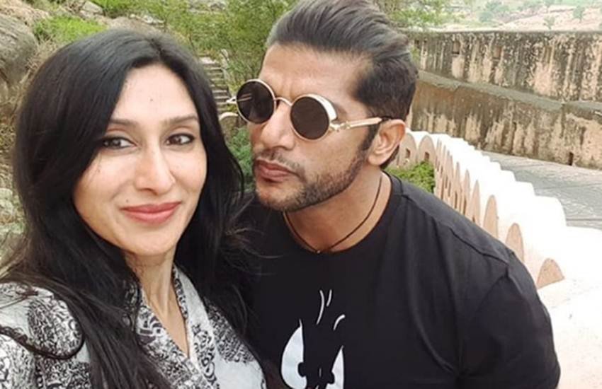 करणवीर बोहरा अपनी पत्नी टीजे संग। (फोटोसोर्स- karanvir bohra instagram)