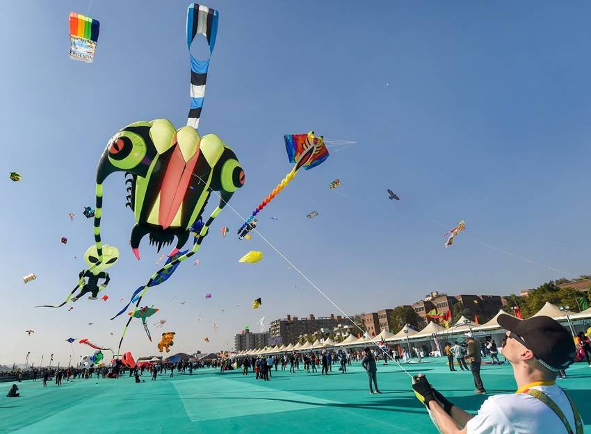 International Kite Festival, Uttarayan 2019, Makar Sakranti 2019, Kite festival, kite festival in india, Gujarat Kite festival, makar sankranti, uttarayan, india harvest season, agriculture india, winter india, kite making