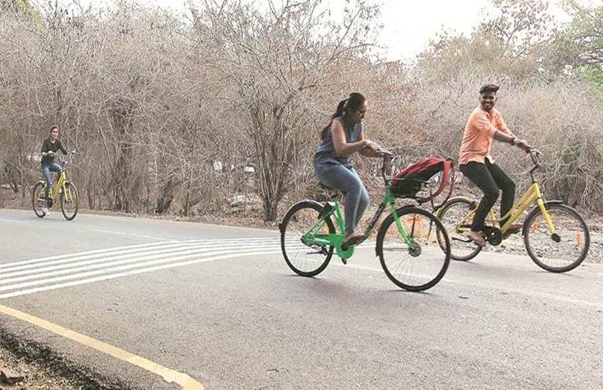 दिन व दिन सड़कों पर बैन होत जा रही साईकिल की सवारी 