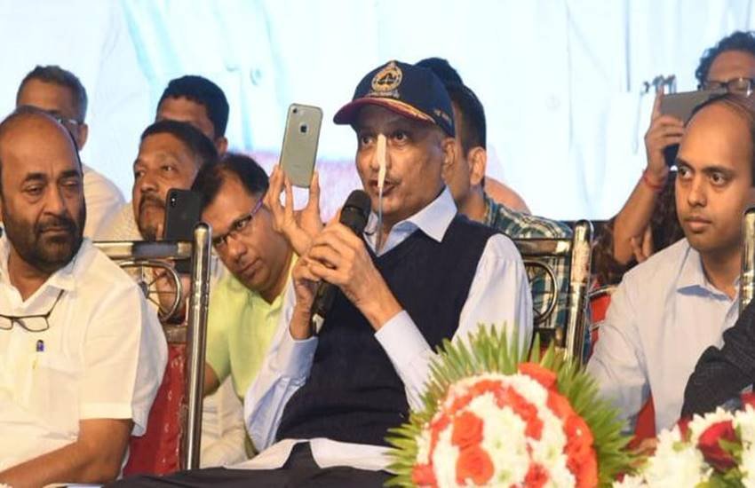 पणजी में रविवार को मांडवी नदी पर बने तीसरे पुल के उद्घाटन के दौरान मुख्यमंत्री र्पिरकर ने हाल में रिलीज फिल्म ‘उरी: द र्सिजकल स्ट्राइक’ के लोकप्रिय संवाद से अपने भाषण की शुरुआत की थी और जन सभा से कहा था, ‘‘हाउ इज द जोश?’’ पणजी में रविवार को मांडवी नदी पर बने तीसरे पुल के उद्घाटन के दौरान मुख्यमंत्री र्पिरकर ने हाल में रिलीज फिल्म ‘उरी: द र्सिजकल स्ट्राइक’ के लोकप्रिय संवाद से अपने भाषण की शुरुआत की थी और जन सभा से कहा था, ‘‘हाउ इज द जोश?’’