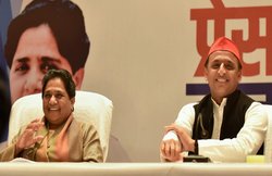 SP-BSP Alliance: सपा-बसपा में हुआ सीट बंटवारा, पर इन 13 सीटों पर जारी है रस्साकसी, तीन पर कैंडिडेट चुनने में परेशानी
