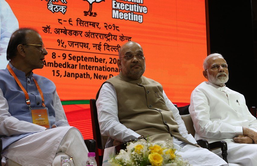 भाजपा अध्यक्ष अमित शाह और प्रधानमंत्री नरेंद्र मोदी पर न केवल 2019 का लोकसभा चुनाव जीतने का दबाव बढ़ गया है बल्कि सहयोगी दलों को भी एकजुट रखने और एनडीए का दायरा बढ़ाने की भी जिम्मेदारी बढ़ गई है। (एक्सप्रेस फोटो-अमित मेहरा)