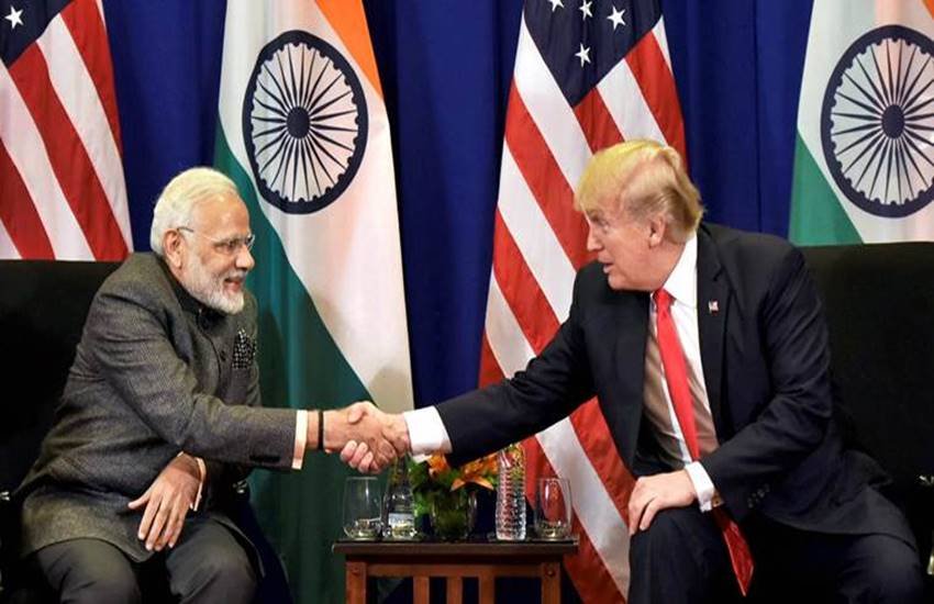 हाथ मिलाते मोदी ट्रंप (फाइल फोटो)