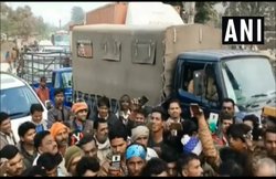 MP: धान खरीदी में अड़चन से किसान परेशान, बोले – भूखे मर रहे बीवी-बच्चे, सरकार नहीं कर रही सुनवाई