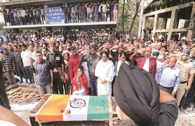 सगाई के बाद प्रेमिका को हुआ पैरालिसिस, मेजर ने साथ नहीं छोड़ा, शहादत ने दोनों को किया अलग