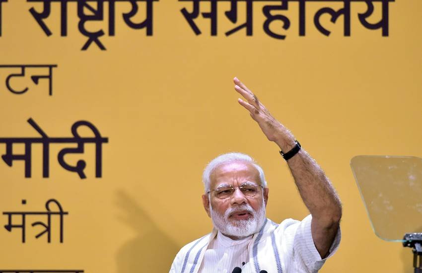 मुंबई: भारतीय सिनेमा के राष्ट्रीय संग्रहालय में प्रधानमंत्री मोदी। (Photo : PTI)