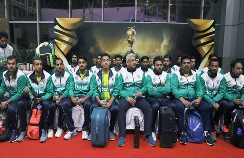 धन की कमी से जूझ रही पाकिस्तान हाकी महासंघ (पीएचएफ) एफआईएच प्रो हाकी लीग से हटने पर विचार कर रहा है जो 2020 ओलंपिक खेलों का क्वालीफाइंग टूर्नामेंट है। 