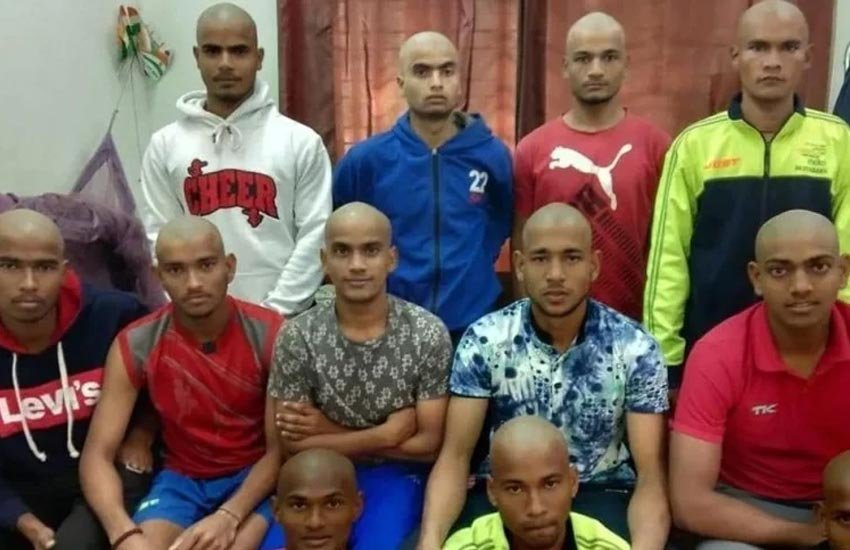 अंडर-19 टीम के खिलाड़ियों ने मुंडवाए सिर