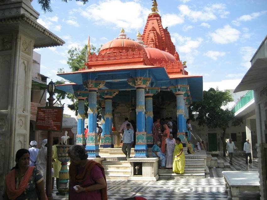 Chakkulathukavu Temple, Attukal Bhagavathy Temple, Kerala, Kamrup Kamakhya Temple, Assam, Trimbakeshwar Temple, Nasik, Maharashtra, mens are not allow in these temples