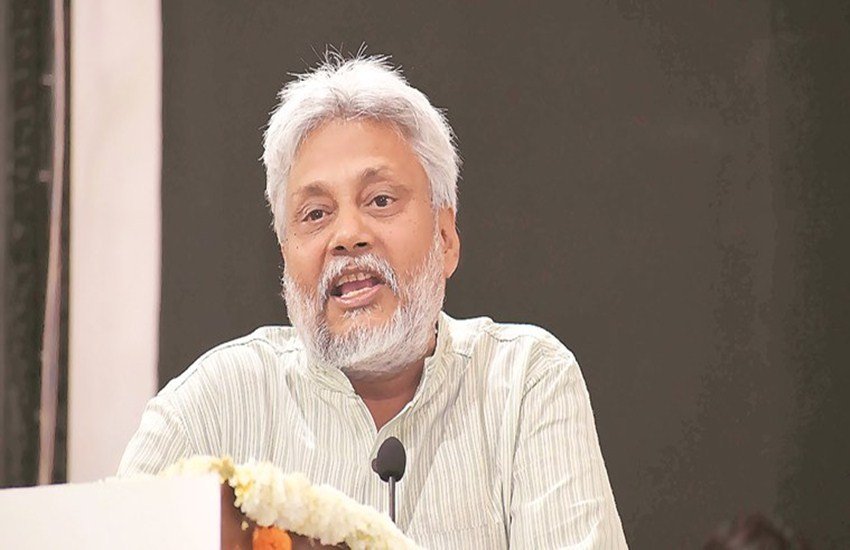 भारत के वाटरमैन नाम से मशहूर सामाजिक कार्यकर्ता राजेंद्र सिंह ने गंगा नदी पर पीएम मोदी की नीतियों की आलोचना की है. (फोटो सोर्स: एक्सप्रेस आर्काइव) भारत के वाटरमैन नाम से मशहूर सामाजिक कार्यकर्ता राजेंद्र सिंह ने गंगा नदी पर पीएम मोदी की नीतियों की आलोचना की है. (फोटो सोर्स: एक्सप्रेस आर्काइव)