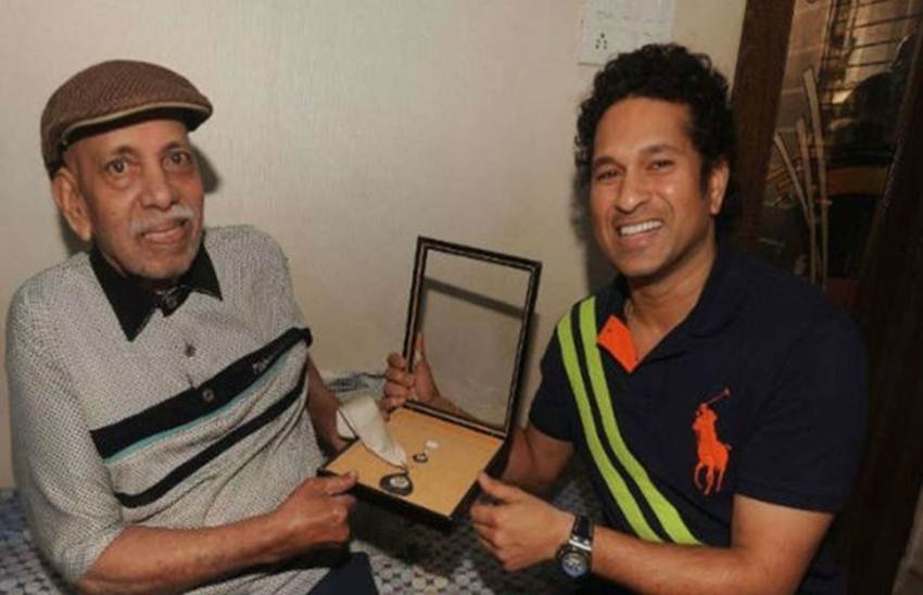 पूर्व क्रिकेट कोच रमाकांत अचरेकर और मास्टर ब्लास्टर सचिन तेंदुलकर (फोटो सोर्स: जनसत्ता)