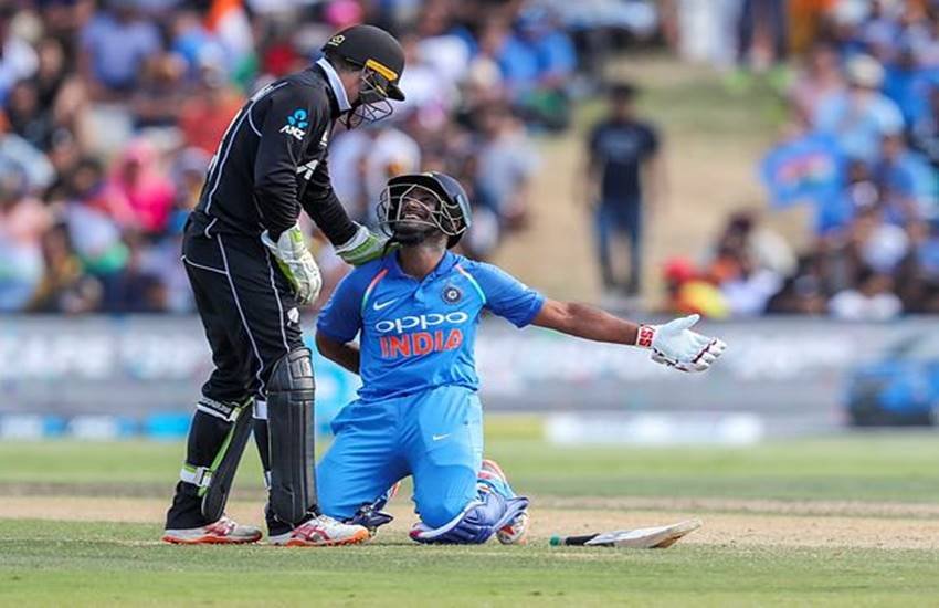 टॉम लेथम और अंबाती रायडू। (फोटो सोर्स- एपी) टॉम लेथम और अंबाती रायडू। (फोटो सोर्स- एपी)