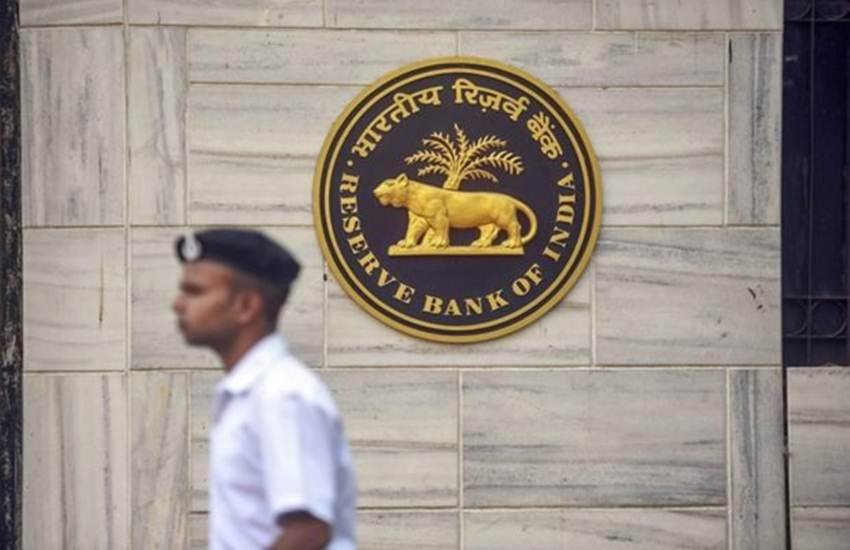 RBI Security Guard Result: जो उम्मीदवार इस परीक्षा में पास हुए हैं उन्हें देशभर के 18 शहरों में नियुक्ति दी जाएगी। (प्रतीकात्मक तस्वीर)