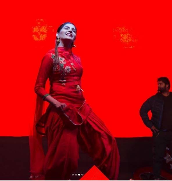 "Sapna Chaudhary, Bigg Boss 11 Contestant Sapna Chaudhary, Sapna Chaudhary Bridal Photoshoot, Sapna Chaudhary Hot Songs, Sapna Choudhary, Sapna Choudhary Modern Look, Sapna Choudhary Dance Video, Sapna Choudhary Bhojpuri, Sapna Choudhary Haryanvi, sapna chaudhary, sapna choudhary, sapna chaudhary song, sapna chaudhary dance, sapna chaudhary dance video, sapna chaudhary stage show, sapna chaudhary performance, sapna chaudhary viral video, sapna chaudhary viral song, sapna chaudhary dance, khesari lal yadav, theek hai song, thik hai song, viral bhojpuri song, thik hai song, bollywood news,