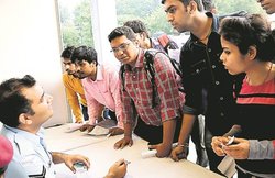 Govt Jobs: इन विभागों में सरकारी नौकरी पाने सुनहरा मौका, जानिए कैसे करें आवेदन