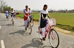 स्कूली किताब में लड़कियों को निजी अंगों की हिफाजत की नसीहत, भड़के लोग