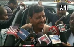 Uttar Pradesh: कांग्रेस से हाथ मिलाने को शिवपाल तैयार, SP-BSP गठबंधन को बताया ठगबंधन