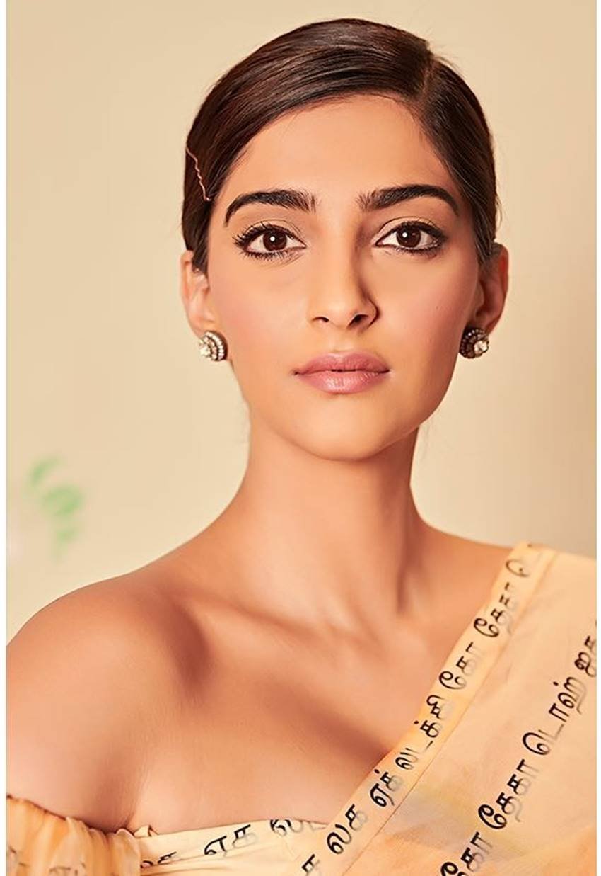 Sonam Kapoor, Masaba Gupta, ELKDTAL, Tamil Print Sari, Rhea Kapoor, Ek Ladki Ko Dekha To Aisa Laga,Sonam Kapoor Films, Sonam Kapoor Husband