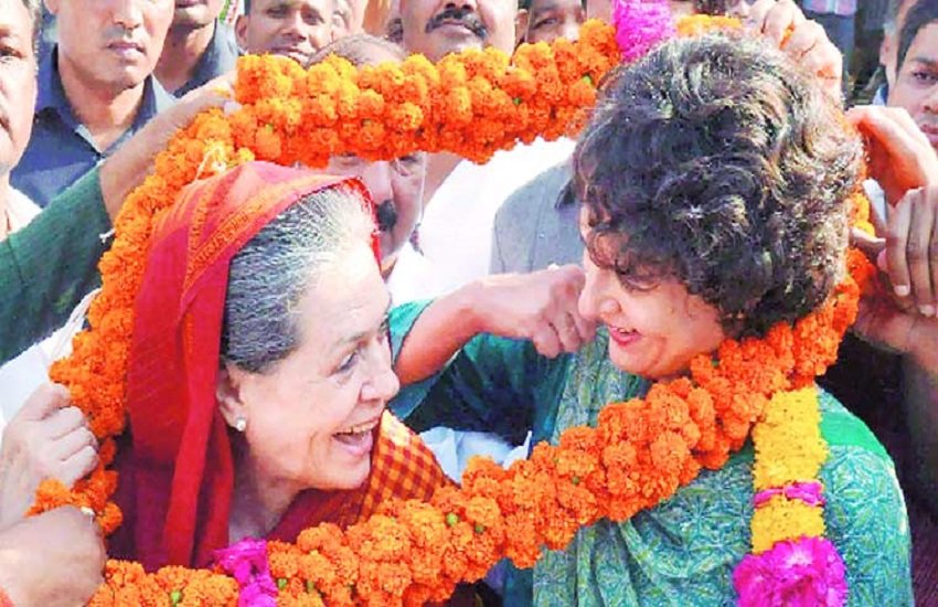 सोनिया गांधी और प्रियंका वाड्रा (PTI File)