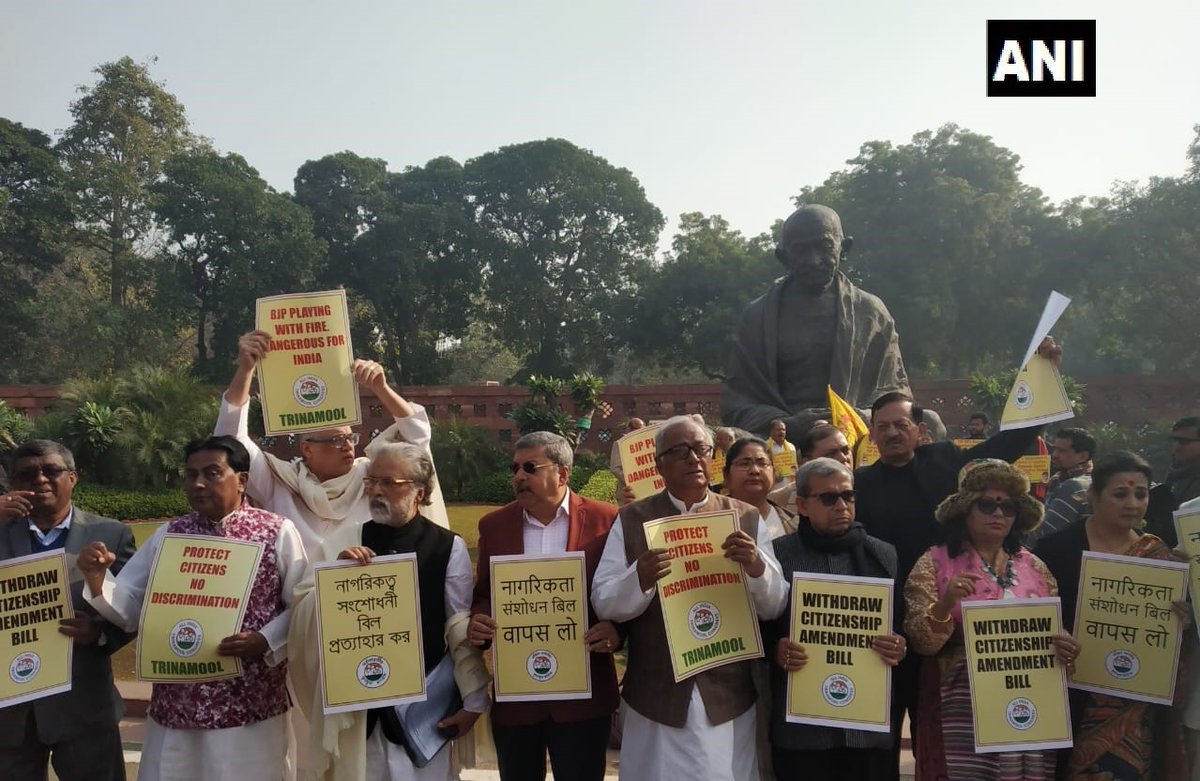 "संसद में प्रदर्शन, मोदी का मुखौटा, नागरिकता संशोधन विधेयक 2016, टीएमसी सांसद, Winter session, TMC MP, Citizenship Amendment Bill 2016, india News, india News in Hindi, Latest india News,