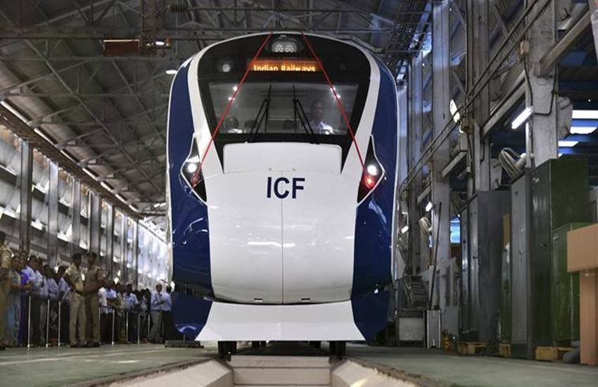 ट्रेन 18 का नाम बदलकर किया गया वंदे भारत एक्‍सप्रेस
(फोटो सोर्स : PTI)