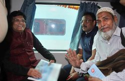 IRCTC: इस ट्रेन में यात्री उठा रहे ‘वर्चुअल रियल्टी’ का मजा, फ्री वाईफाई पर 500 घंटे का इन्फोटेनमेंट भी