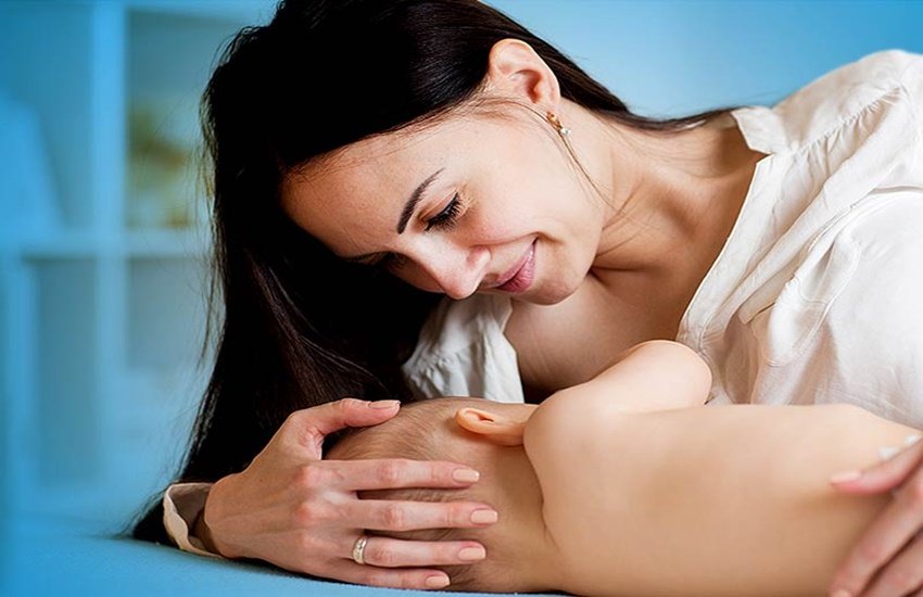 स्तनपान कराने वाली माता क्या खाएं (Source: Dreamstime)