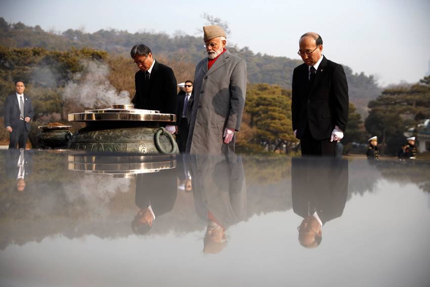 बता दें कि सियोल राष्ट्रीय समाधि स्थल की स्थापना 1956 में हुई थी जहां कोरिया के सैनिकों को दफनाया जाता है। इसके अलावा कोरियाई स्वतंत्रता अंदोलन,कोरियाई युद्ध और वियतनाम युद्ध में मारे गए सैनिकों को भी यहां स्थान दिया जाता है।