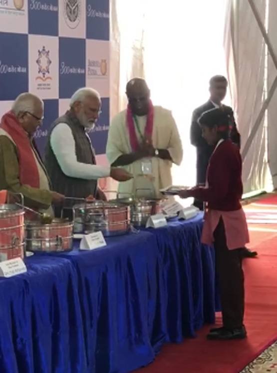 Yogi Adityanath,Governor Ram Naik,PM Modi,Akshsya Patra,Mathura,Vrindavan