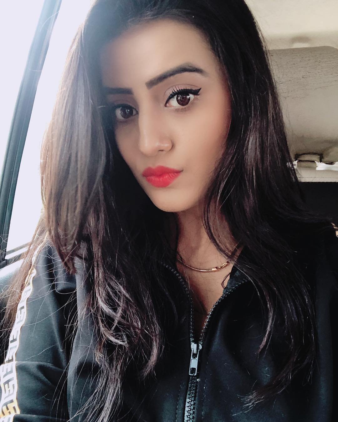 akshara singh, akshara singh performance, akshara singh crowds get unruly, akshara singh concert attacked, bhojpuri actress akshara singh
