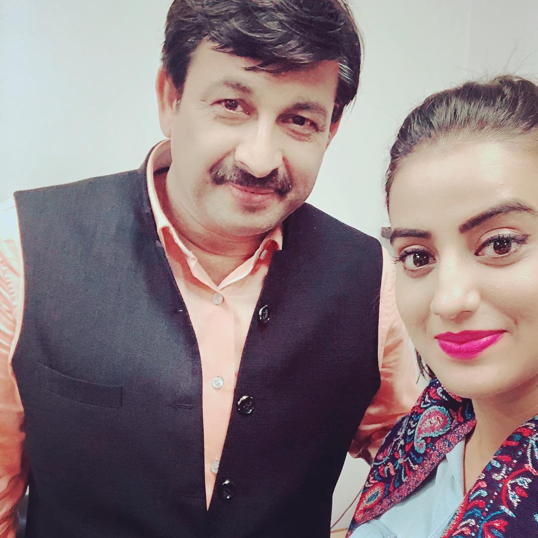 akshara singh, akshara singh performance, akshara singh crowds get unruly, akshara singh concert attacked, bhojpuri actress akshara singh