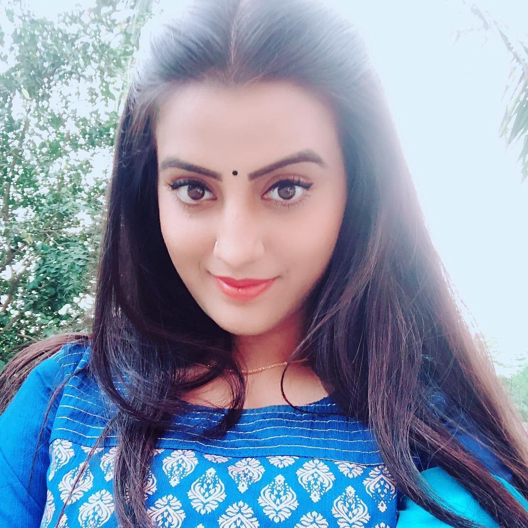 akshara singh, akshara singh performance, akshara singh crowds get unruly, akshara singh concert attacked, bhojpuri actress akshara singh