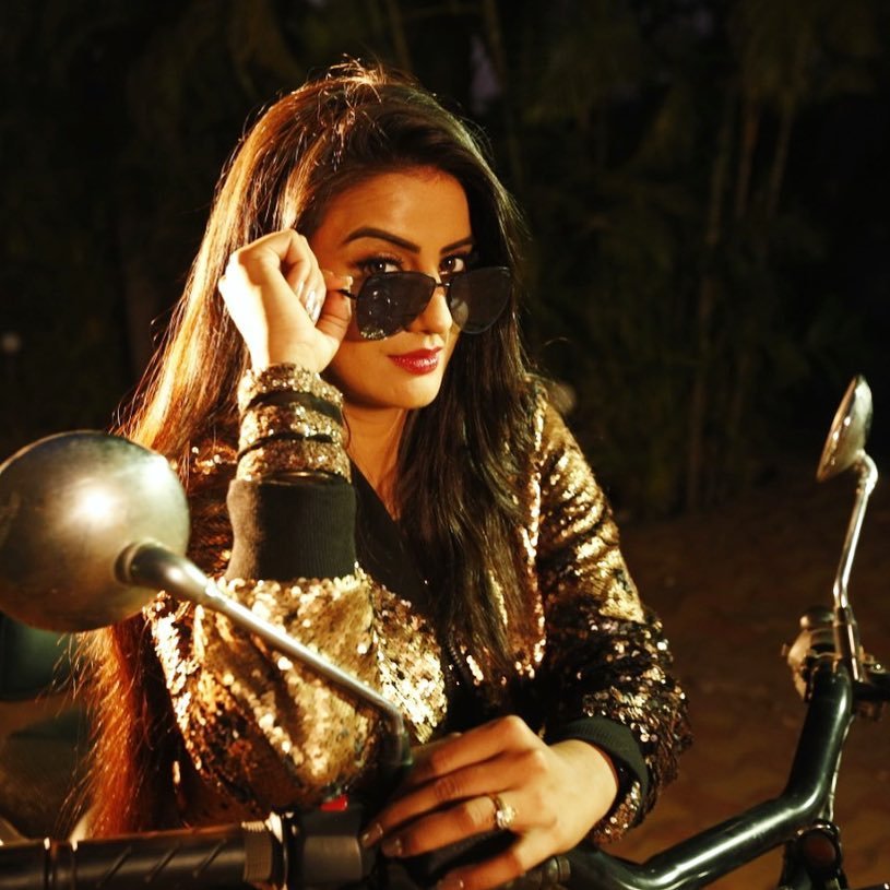 akshara singh, akshara singh performance, akshara singh crowds get unruly, akshara singh concert attacked, bhojpuri actress akshara singh