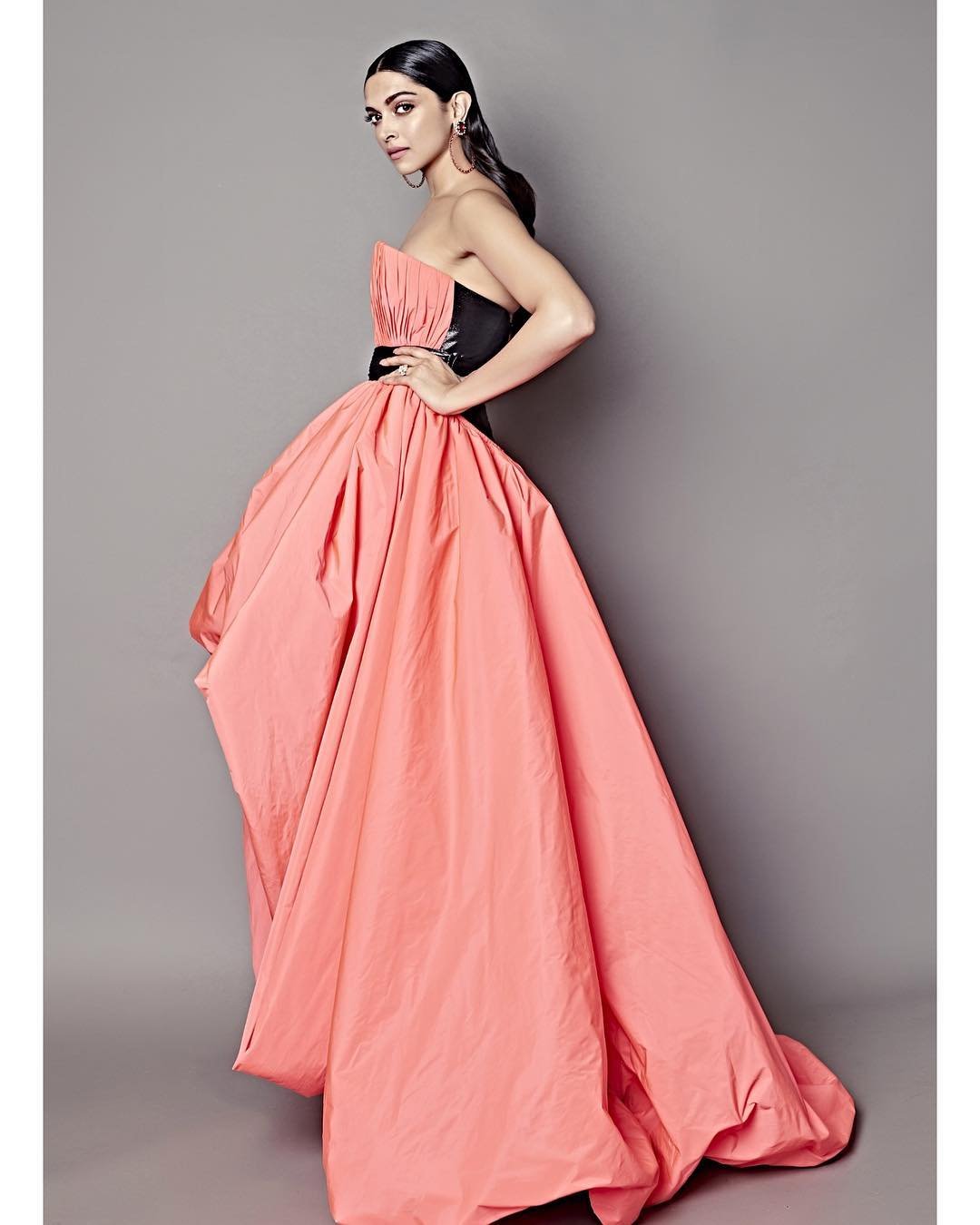 filmfare glamour and style awards 2019, filmfare glamour and style awards, filmfare glamour and style awards 2019 winners, filmfare style awards 2019 winners, deepika padukone style awards, shah rukh khan filmfare style awards, vicky kaushal, vicky kaushal awards, ayushmann khurrana, sonam kapoor, rekha, filmfare glamour and style awards 2019 photos, filmfare glamour and style awards 2019 red carpet, filmfare style awards 2019