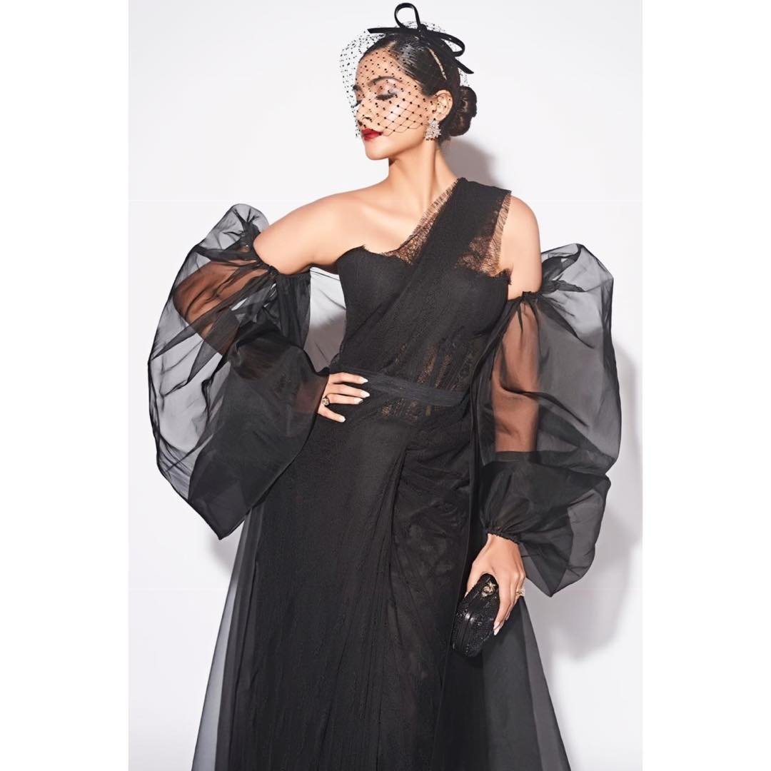 filmfare glamour and style awards 2019, filmfare glamour and style awards, filmfare glamour and style awards 2019 winners, filmfare style awards 2019 winners, deepika padukone style awards, shah rukh khan filmfare style awards, vicky kaushal, vicky kaushal awards, ayushmann khurrana, sonam kapoor, rekha, filmfare glamour and style awards 2019 photos, filmfare glamour and style awards 2019 red carpet, filmfare style awards 2019