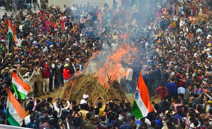 ,pulwama Attack,Pulwama,CRPF personnel,CRPF Bravehearts, pulwama martyr tribute, martyr tribute video, pulwama news today,pulwama encounter,pulwama terror attack,pulwama terrorist,india news live,india news today,india news live tv,cprf,cprf jawans,crpf news,crpf news today in jammu kashmir,crpf news latest,mortal remains,mortal remains of crpf,kashmir news today,jammu and kashmir terror attack,narendra modi,rahul gandhi,army chief bipin rawat,arvind kejriwal