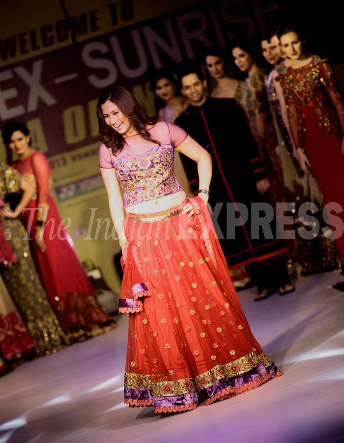 Saina nehwal on ramp walk, lakme fashion week 2019, Pv Sindhu at ramp, geeta phogat walk on ramp, sania mirza, sania mirza tennis, sania mirza fashion, sania mirza in fashion week, sania mirza jewellery week, sania mirza show stopper, sania mirza ramp walk