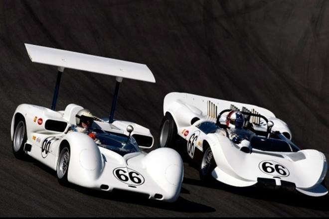 Chaparral 2E: डाउनफोर्स का एक और मामला सामने आया था। हालांकि रेस ट्रैक पर डाउनफोर्स की जरूरत होती है लेकिन ऐसा नहीं कि आप स्पॉयलर की मदद से उस फोर्स का गलत इस्तेमाल कर सकें विशेषकर तब, जब आपको स्पीड की जरूरत हो। ऐसा ही एक स्पॉयलर इस कार में भी लगाया गया था जिसे ड्राइवर अपने जरूरत के अनुसार इस्तेमाल कर सकता था। इसी वजह से इस कार को भी बैन कर दिया गया। — (Pics- Howstuffworks)