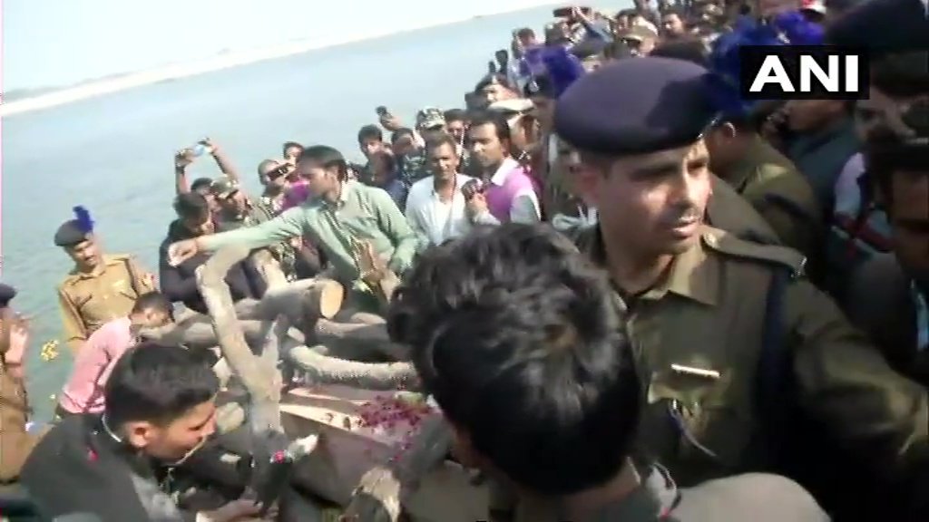 ,pulwama Attack,Pulwama,CRPF personnel,CRPF Bravehearts, pulwama martyr tribute, martyr tribute video, pulwama news today,pulwama encounter,pulwama terror attack,pulwama terrorist,india news live,india news today,india news live tv,cprf,cprf jawans,crpf news,crpf news today in jammu kashmir,crpf news latest,mortal remains,mortal remains of crpf,kashmir news today,jammu and kashmir terror attack,narendra modi,rahul gandhi,army chief bipin rawat,arvind kejriwal