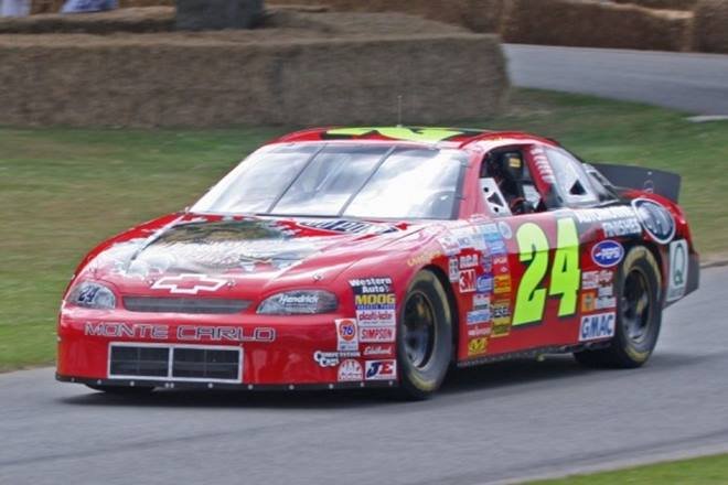 Hendrick Motorsports' 1997 T-Rex: इस कार को रेक्स स्टंप ने डिजाइन किया था, जो कि एक भूतपूर्व कॉरवेट इंजीनियर थें। उन्होनें इस कार को उतना फास्ट बनाया था जितना कि वो कर सकते थें। इस कार को स्टंप के नाम से ही जाना गया। इसके अलावा इस कार पर जुरासिक पार्क मूवी को प्रमोट करने के लिए इसे खास जुरासिक पार्क थीम से पेंट किया गया था। हालांकि इस कार ने एक बार NASCAR रेस में हिस्सा लिया लेकिन बाद में इसे भी बैन कर दिया गया। क्योंकि इसकी स्पीड बहुत ज्यादा थी। - (Pics-Brian Snelson)
