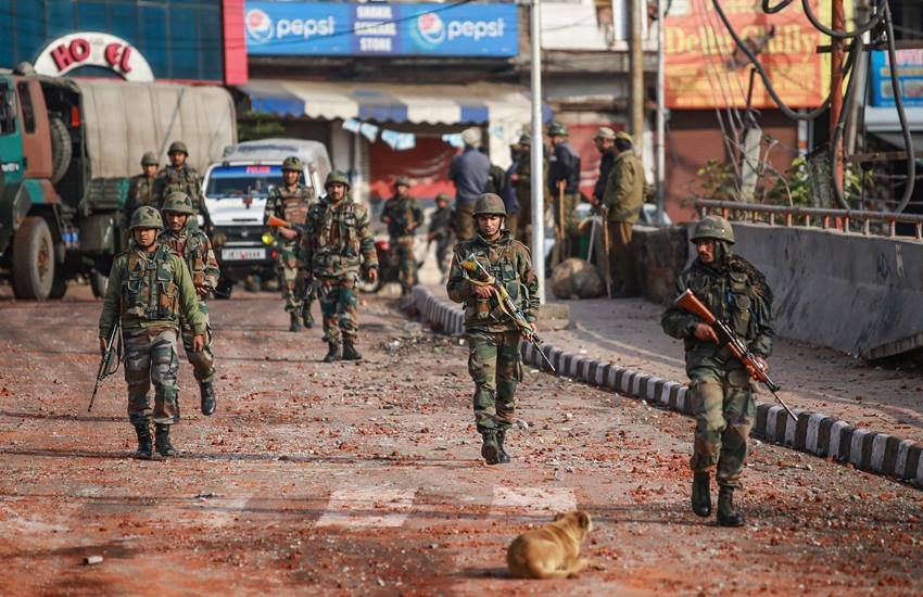 Kashmir Pulwama Encounter: पिंगलान मुठभेड़ में शहीद होने वाले जवानों की पहचान मेजर विभूति शंकर ढोंडियाल, हलवदार शिव राम, सिपाही अजय कुमार और हरि सिंह के रूप में हुई है। (File Photo : PTI)