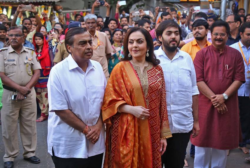 मुकेश अंबानी की बेटी ईशा अंबानी की शादी देश की सबसे महंगी शादी बताई गई थी और अब बेटे की शादी के चर्चे भी खूब जोरों पर हैं।