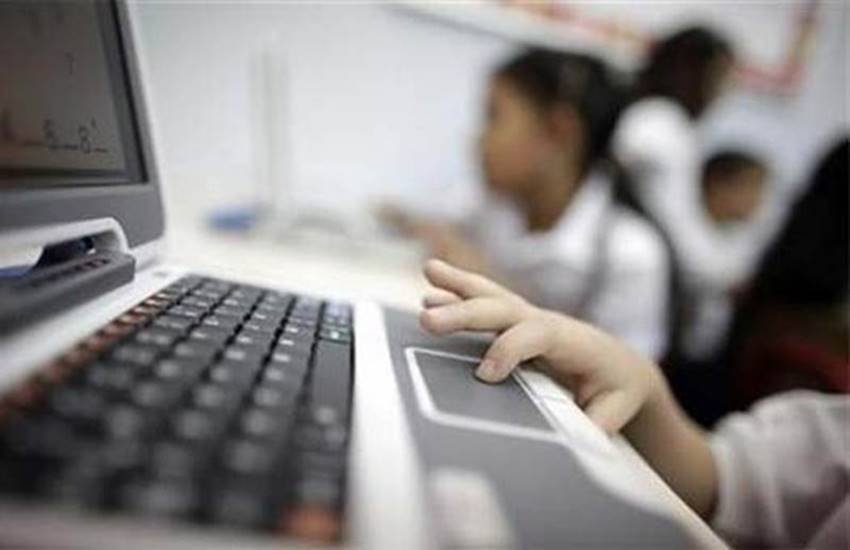 RRB Group D Result: सीबीटी में पास होने वाले दूसरे स्टेज की शारीरिक दक्षता परीक्षा में भाग ले पाएंगे। (प्रतीकात्मक तस्वीर)