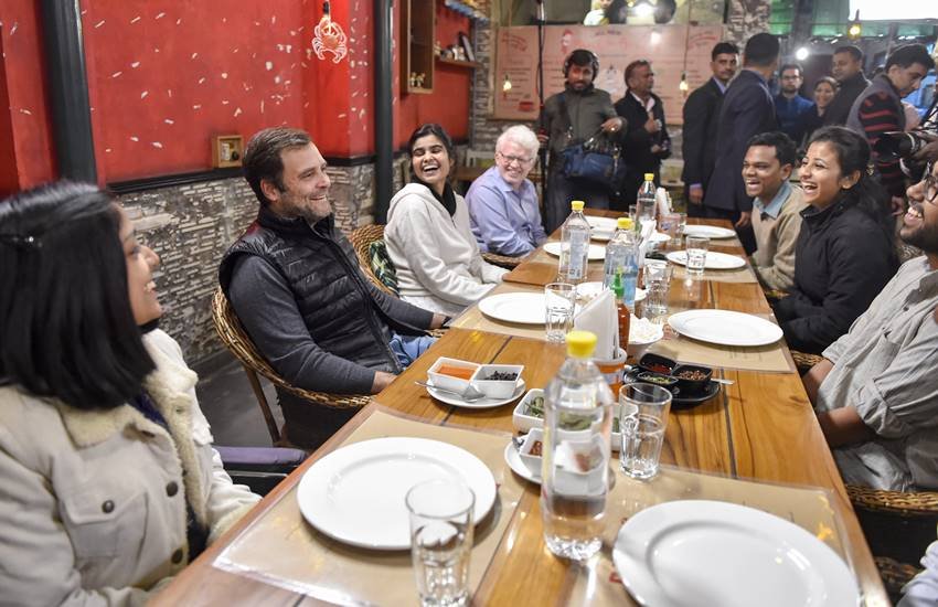 राहुल गांधी की इस पूरी चर्चा का वीडियो भी बनाया गया। (Photo : PTI)