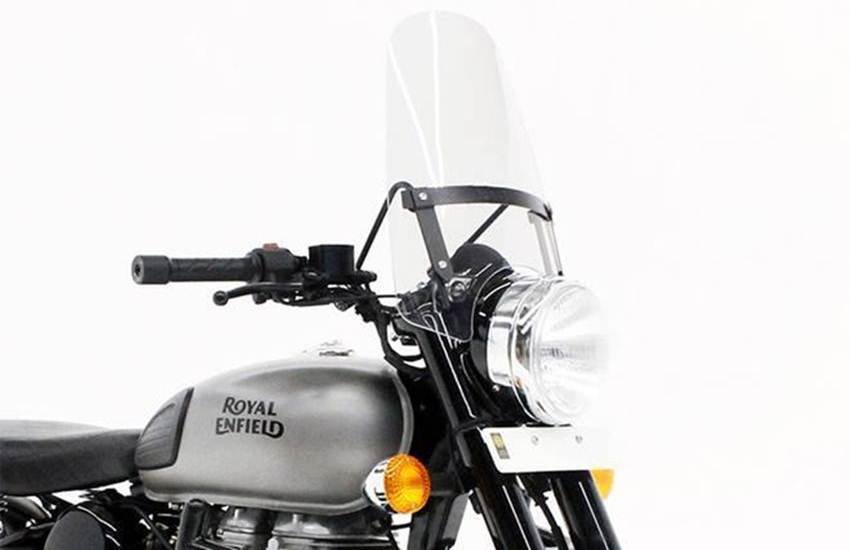 Royal Enfield: रॉयल एनफील्ड की इन ओरिजिनल एसेसरीज के अलावा आप बाहर किसी बाइक मार्केट से फॉग लैंप लगवा सकते हैं। ये बाइक का लुक रात में और भी शानदार बना देते हैं। (फोटोः फेसबुक/RoyalEnfield) 